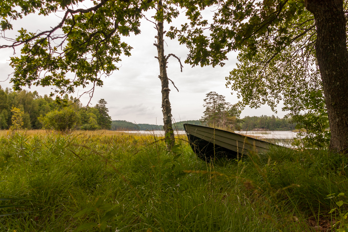 IMG_7806-1.jpg - Boat by the Lake, Sweden
